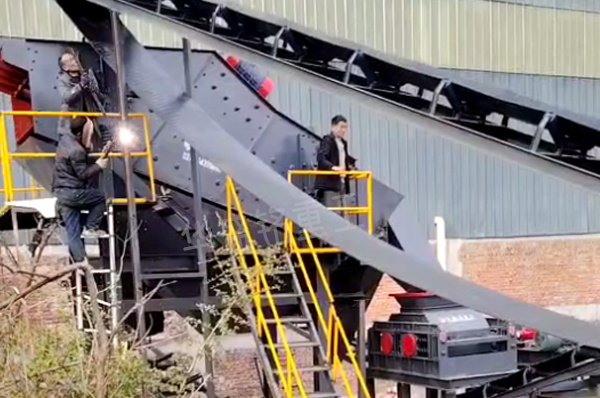 湖北銑刨料篩破一體機安裝現(xiàn)場